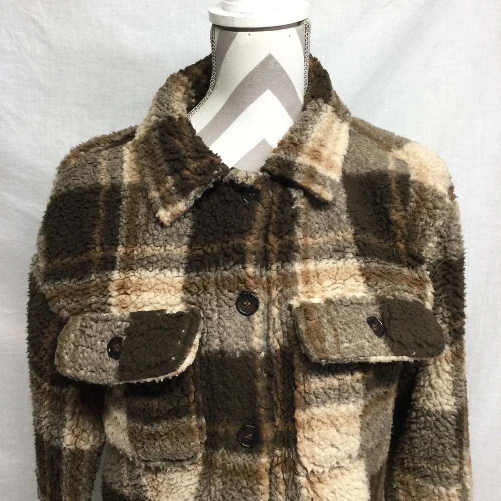 Almost Famous Womens Plaid Sherpa Shacket Button-Up Jacket in Brown & Cream Sz M - Picture 3 of 11